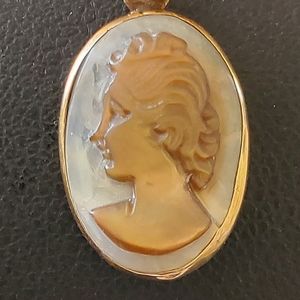 14K Gold Cameo Pendant